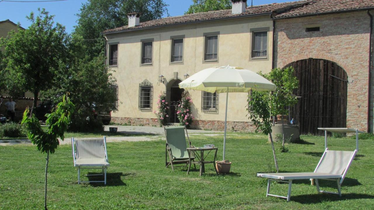 B&B La Casa Dei Prugni Boretto Buitenkant foto