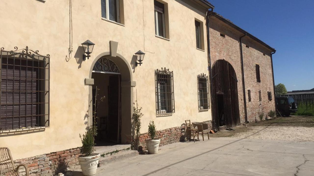 B&B La Casa Dei Prugni Boretto Kamer foto